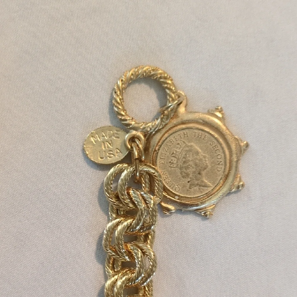 Susan Shaw Gold Bracelet - Picture 4 of 7